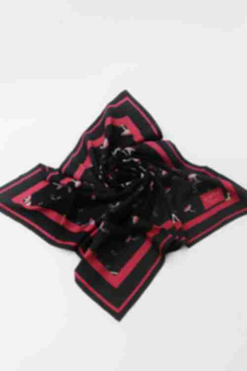 Платок с принтом грибы на черном с красной каймой