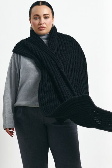 Black knitted scarf 40*190 cm