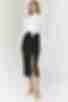 Черная юбка с высокой талией и боковым разрезом