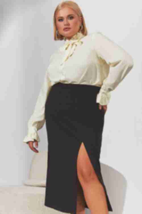 Black skirt with high waist and side slit plus size