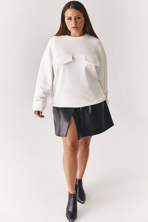 Women's milky sweatshirt with patch pockets plus size