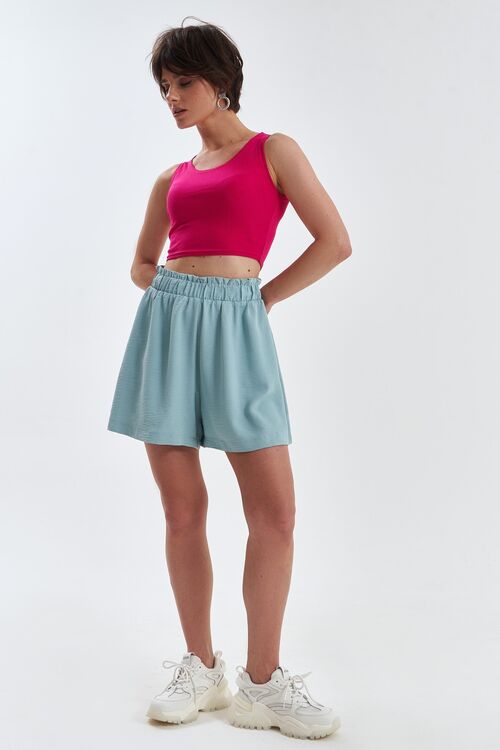 Fuchsia crop top made of knitted fabric