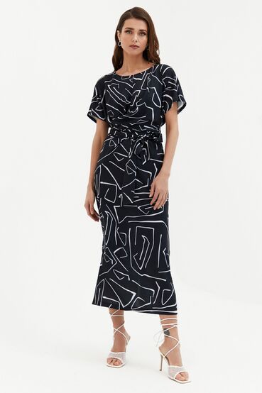 Black midi viscose dress with asymmetric waistband with designer print