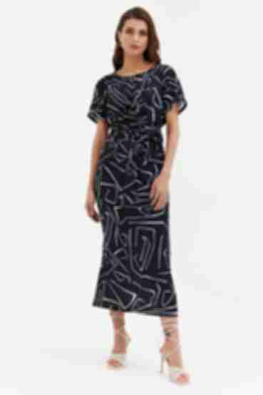 Сукня міді з асиметричним поясом віскоза авторський принт на чорному