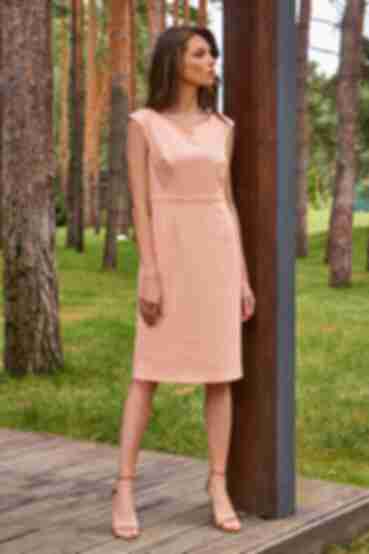 Платье-футляр до колена из льна персиковое