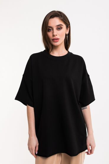 Black oversize T-shirt made of knitted fabric