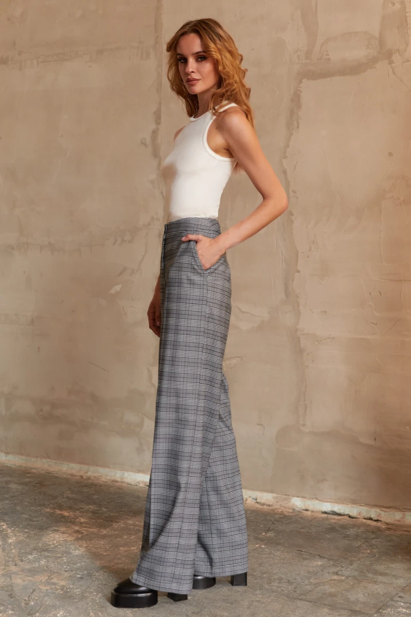 Gray straight trousers made suiting fabric in black checks