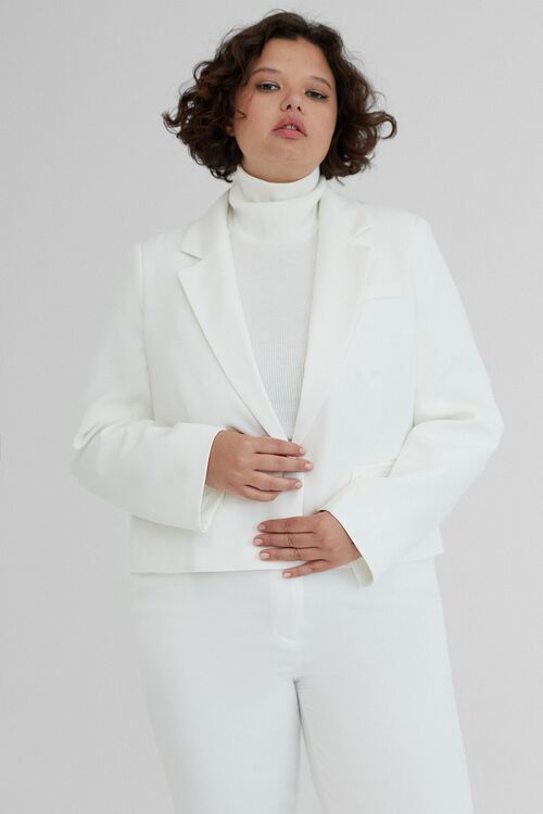 Milky cropped jacket made of suiting fabric plus size