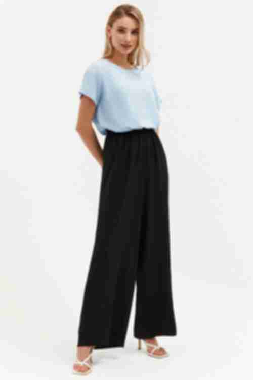 Black palazzo trousers made of crushed viscose
