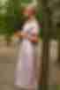 Платье миди с вырезом искусственный шелк принт на пудровом