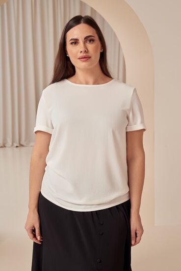 Milky T-shirt made of crushed viscose plus size