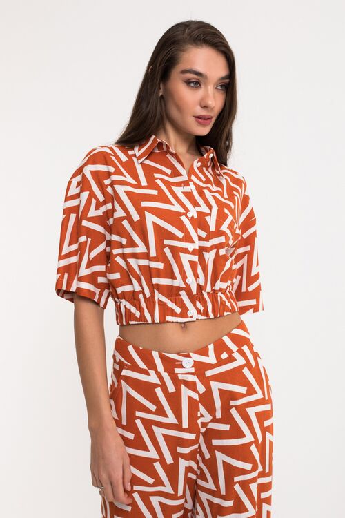 Orange cropped linen shirt with an elastic band in designer print