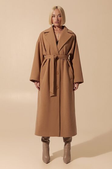 Beige oversize coat with insulation