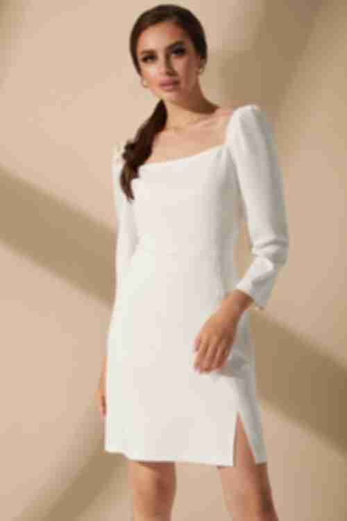 Платье с разрезом мини костюмная ткань молочное