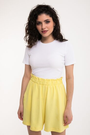 Lemon shorts made of crushed viscose