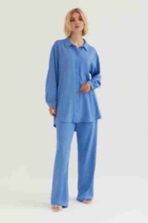 Light blue suit with blouse and palazzo trousers made of crushed viscose