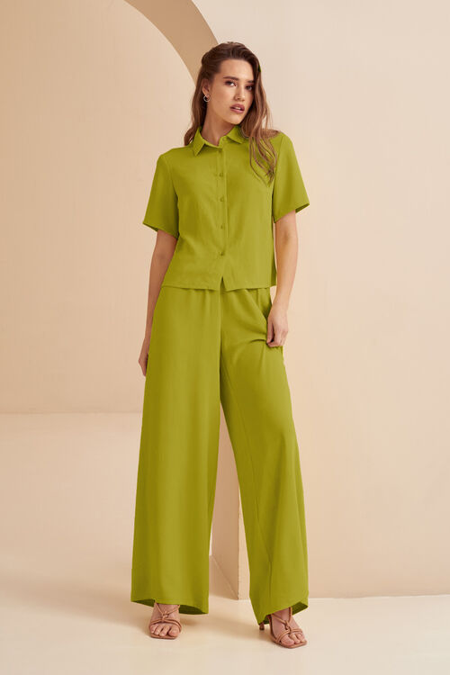 Lime short-sleeved blouse made of crushed viscose