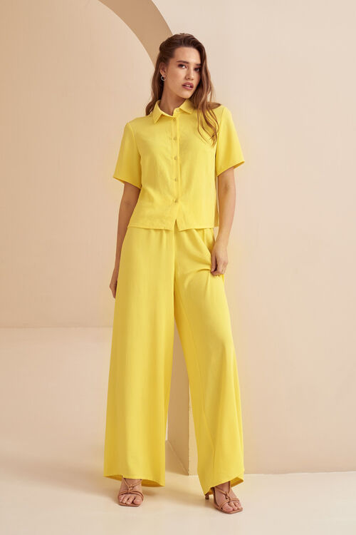 Lemon short-sleeved blouse made of crushed viscose