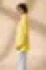 В`язаний светр з горловиною жовтий