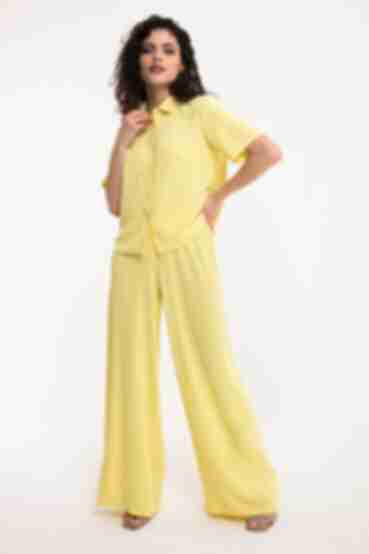 Lemon palazzo suit with short-sleeved blouse and trousers made of crushed viscose