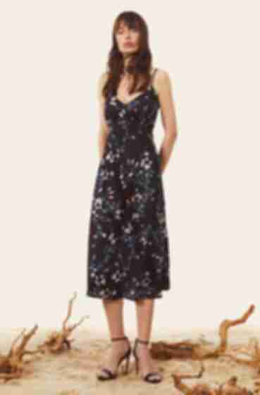Dress-combination with a slit midi artificial silk print on black