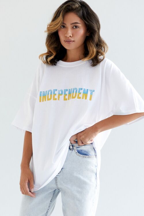 White oversize T-shirt with "INDEPENDENT" print