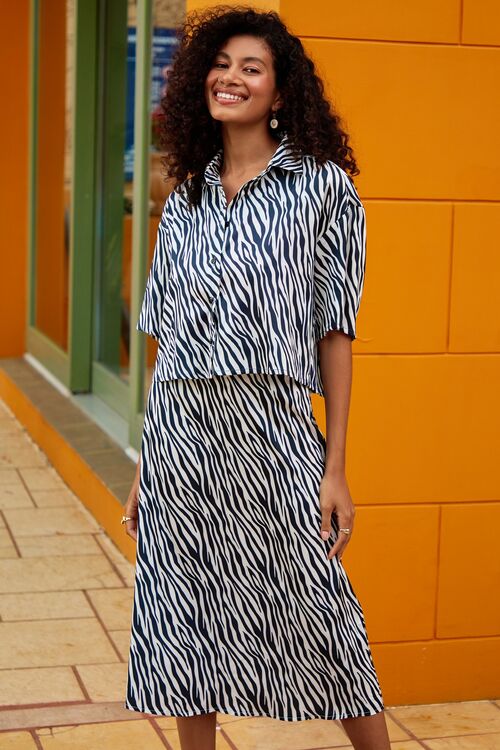 Cropped shirt in zebra print made of artificial silk