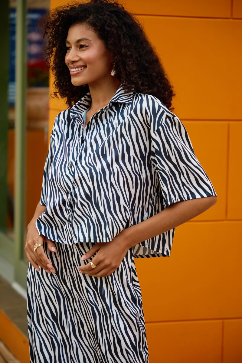 Cropped shirt with zebra print