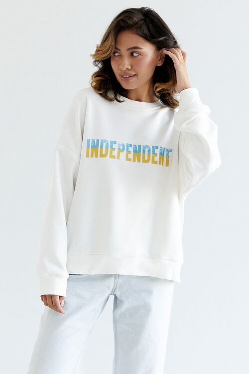 White knitted sweatshirt with "INDEPENDENCE" print