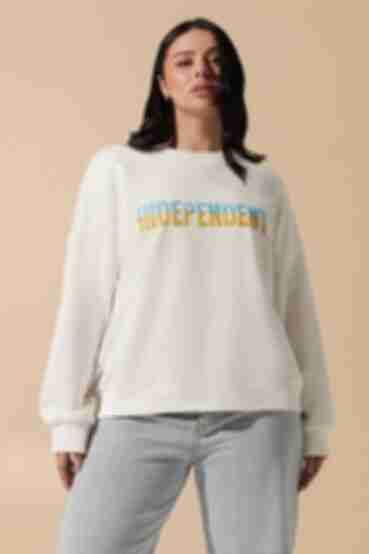 White knitted sweatshirt with "INDEPENDENCE" print plus size