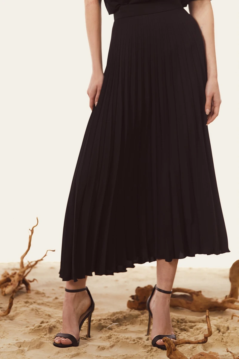 Black midi skirt made of suiting fabric #2