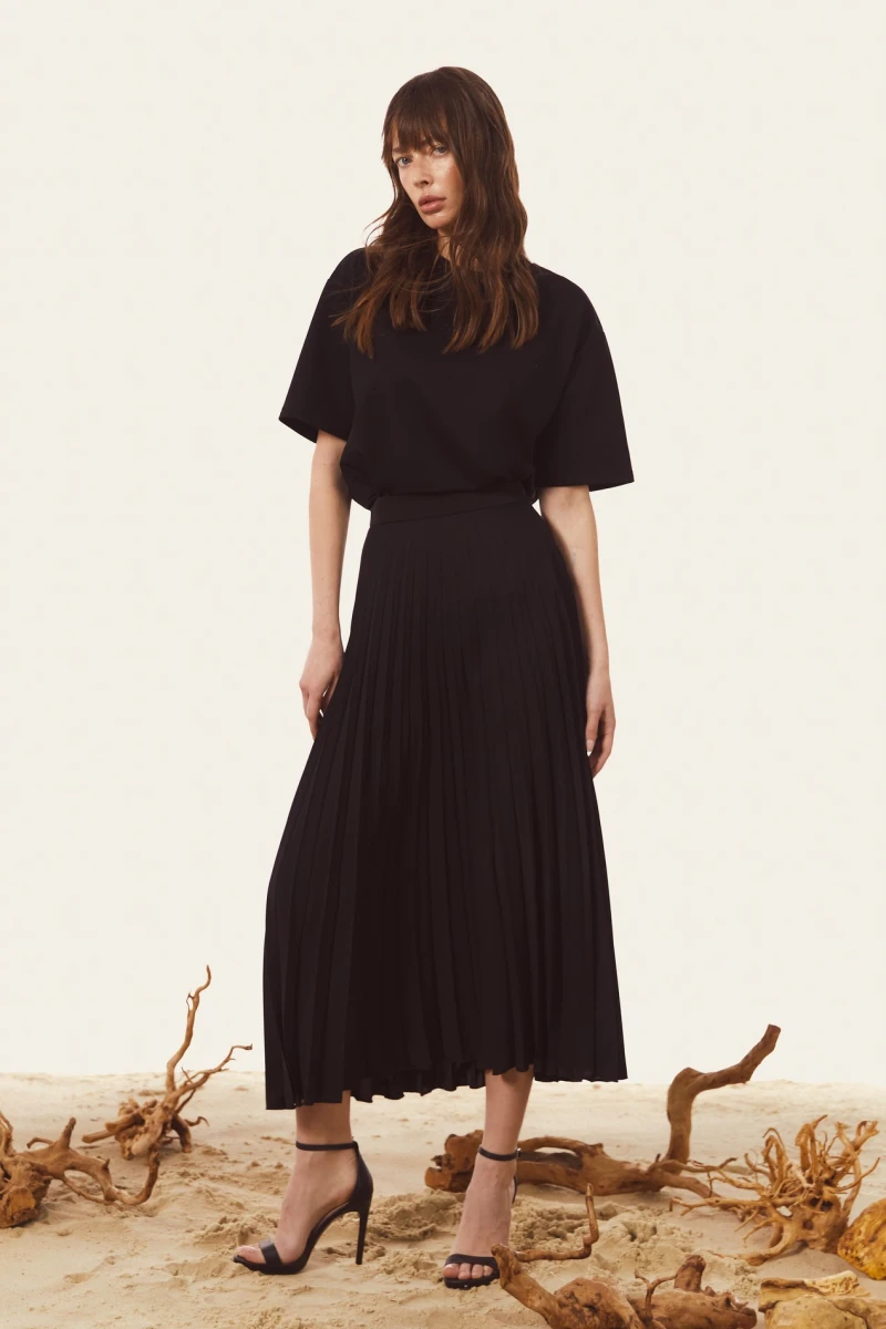 Black midi skirt made of suiting fabric