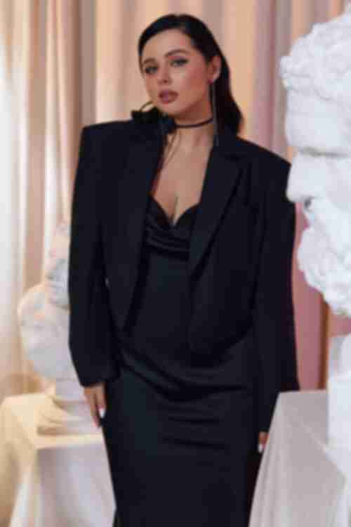 Black cropped oversize jacket made of suiting fabric plus size