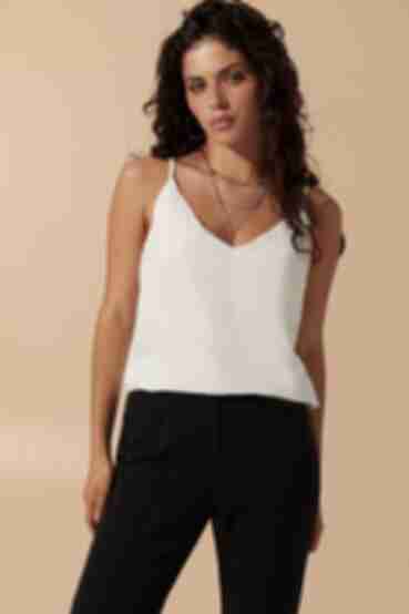 Milky shoulder strap top made of soft rayon