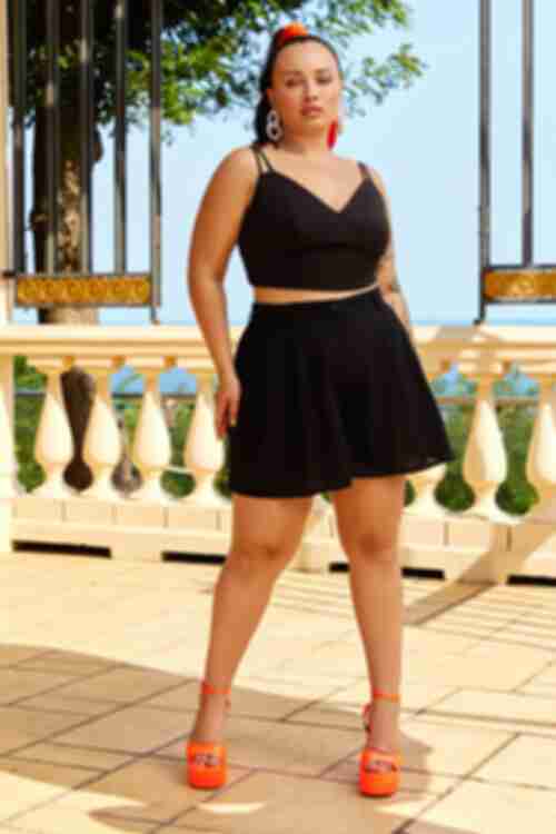 Black linen bermuda shorts with pintuck plus size