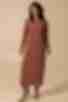 Платье с разрезом миди софт карамельное