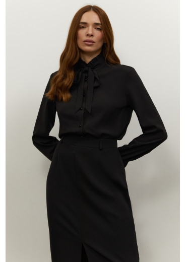 Блуза с воротником-стойкой софт черная