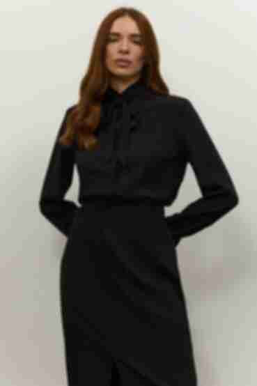 Блуза с воротником-стойкой софт черная