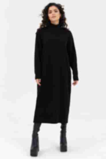Black long fine-knitted dress