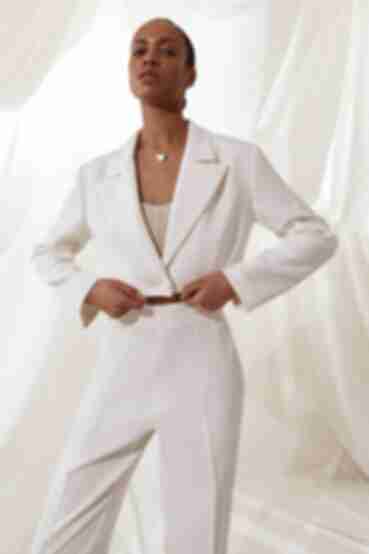 Milky cropped jacket made of suiting fabric