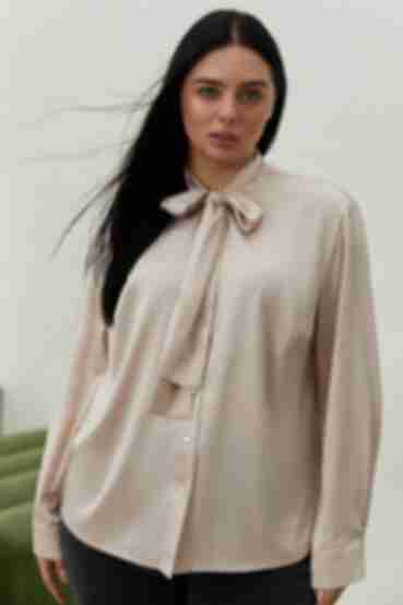 Блуза з бантом штучний шовк пудрова великий розмір