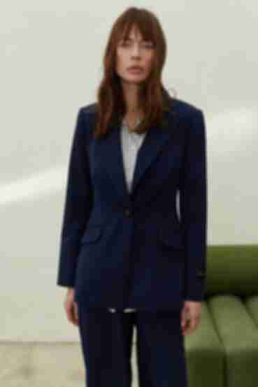 Blue fitted jacket made of suiting fabric