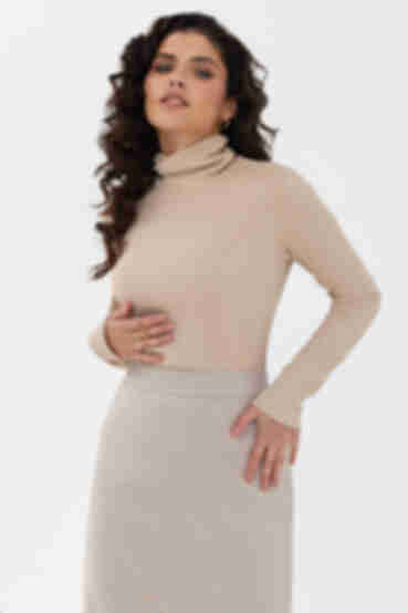 Beige ribbed turtleneck made of knitted fabric with fleece