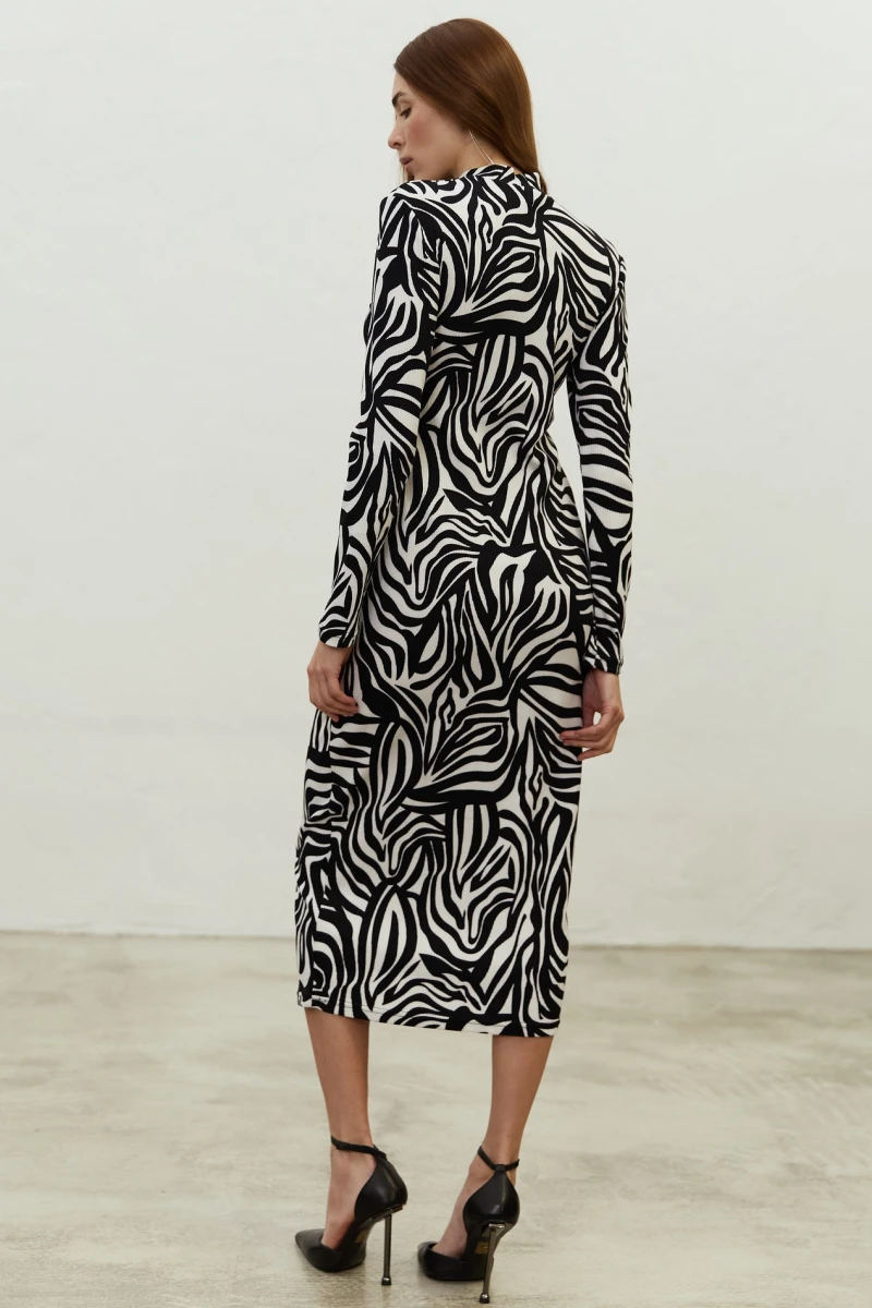 Ribbed knitted sheath dress in black and white pattern