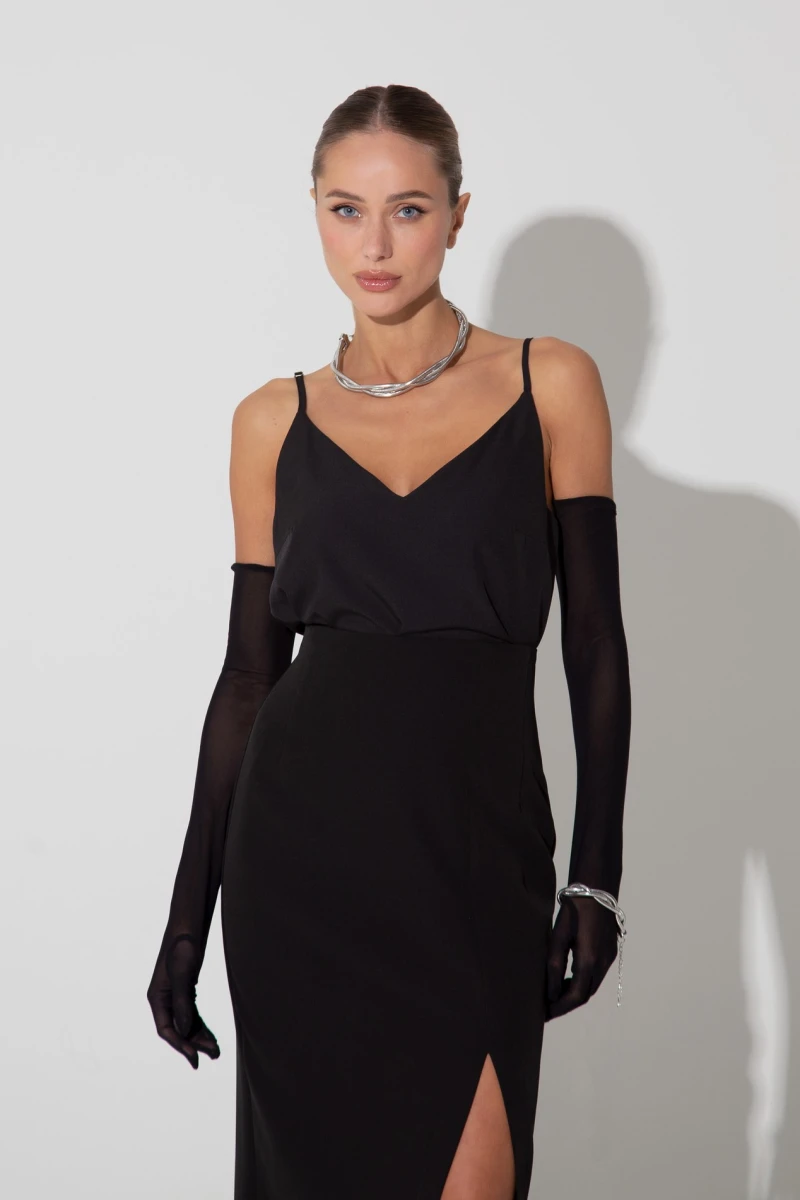 Black T-shirt with soft straps