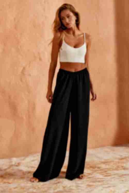 Black palazzo trousers made of crushed viscose