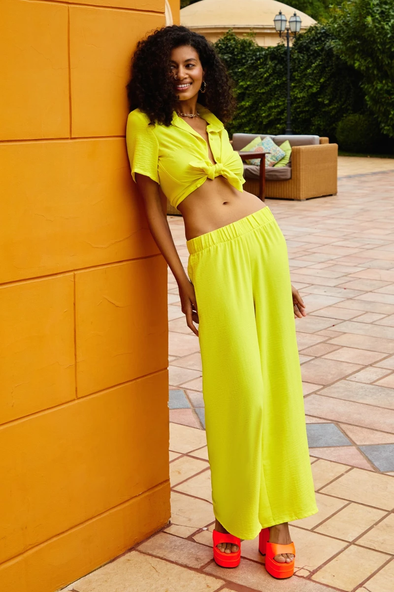 Lemon viscose blouse with short sleeves