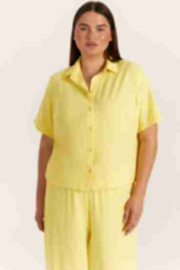 Lemon palazzo suit with short-sleeved blouse and trousers made of crushed viscose plus size