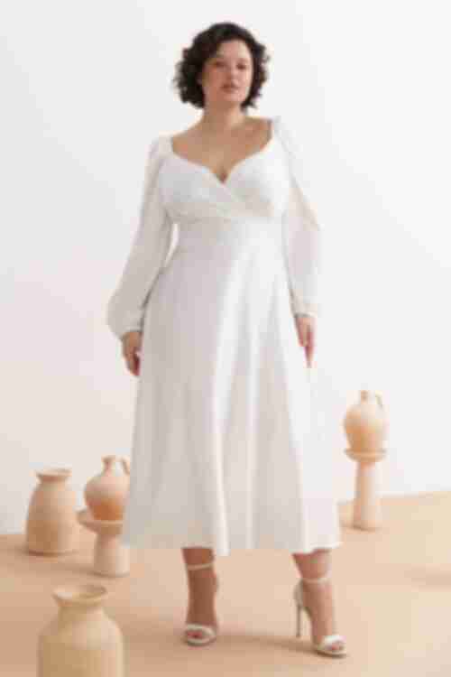 Платье на запах искусственный шелк миди молочное большой размер