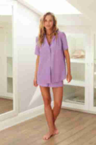 Lilac pajama set with short-sleeved shirt and shorts made of staple cotton